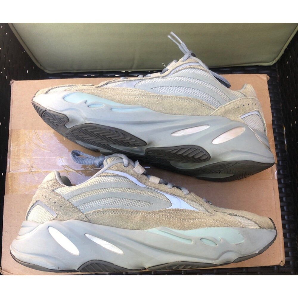 Yeezy Adidas Boost 700 V2 in Hospital Blue Size 8.5M